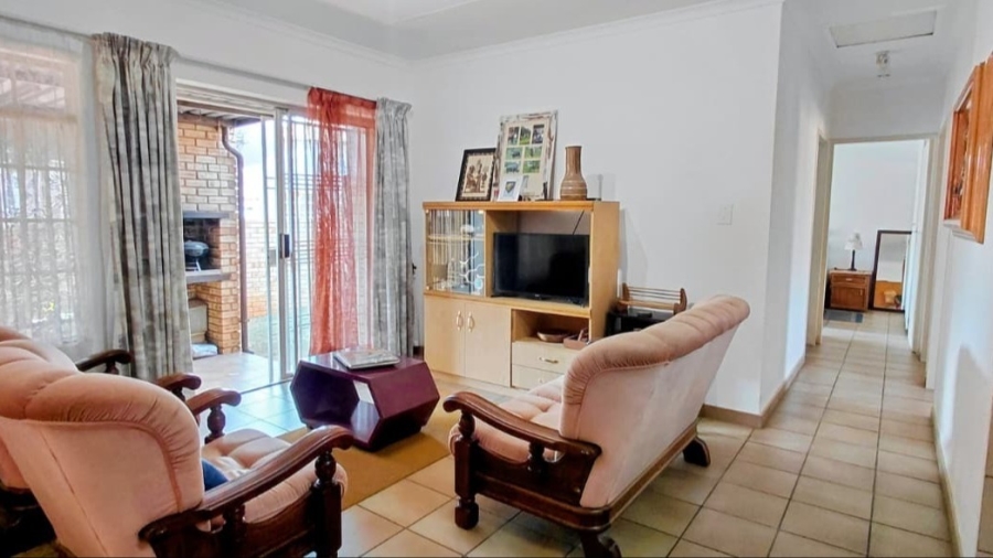 3 Bedroom Property for Sale in Safari Gardens North West